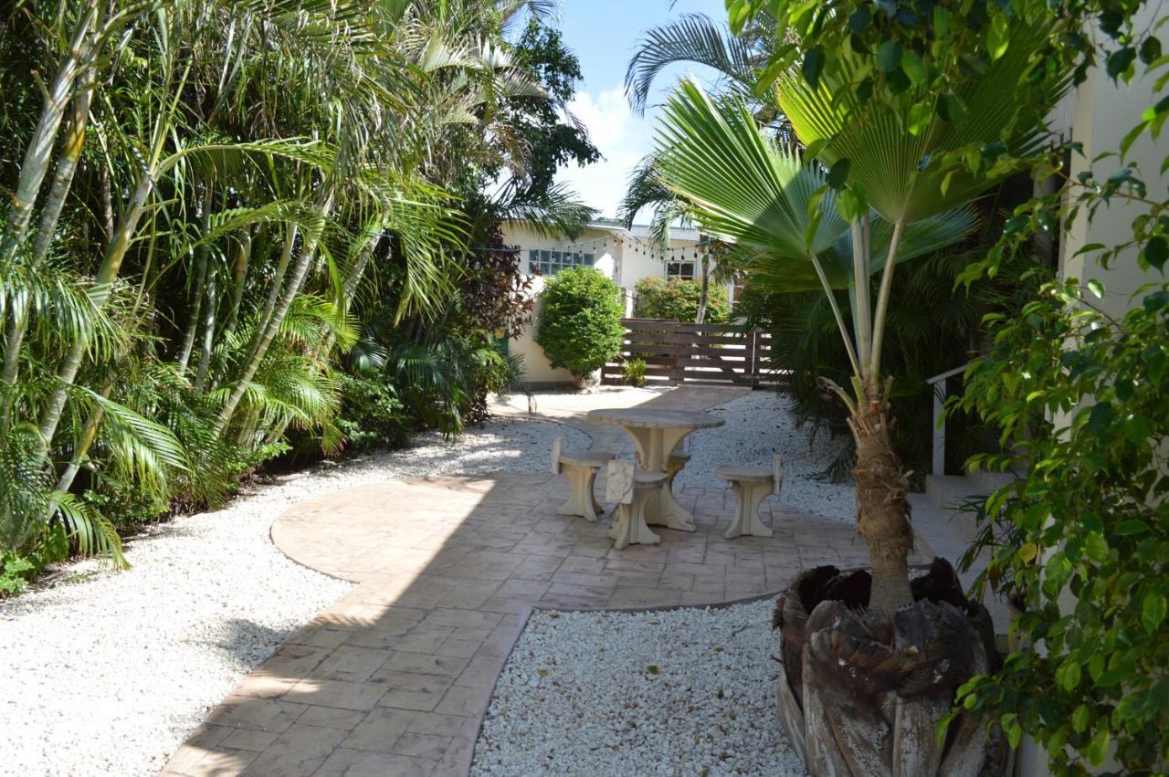 Bananas Apartments Adults Only Palm Beach Exterior foto
